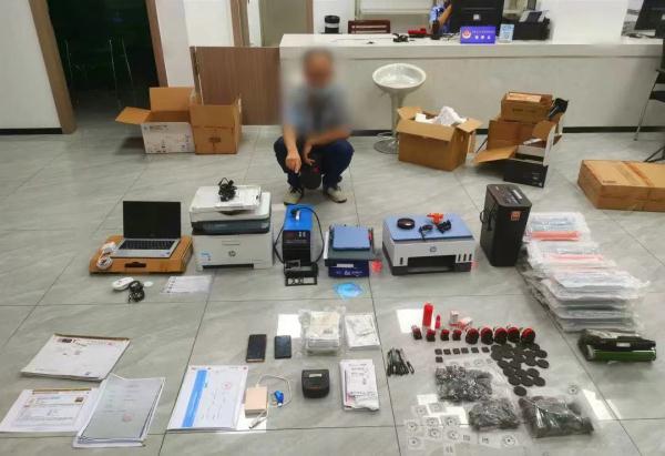 抓获犯罪嫌疑人60人,扣押涉案资金1000余万,湖北建始公安破获一起特大买卖国家机关证件案 抓获犯罪嫌疑人60人,扣押涉案资金1000余万,湖北建始公安破获一起特大买卖国家机关证件案