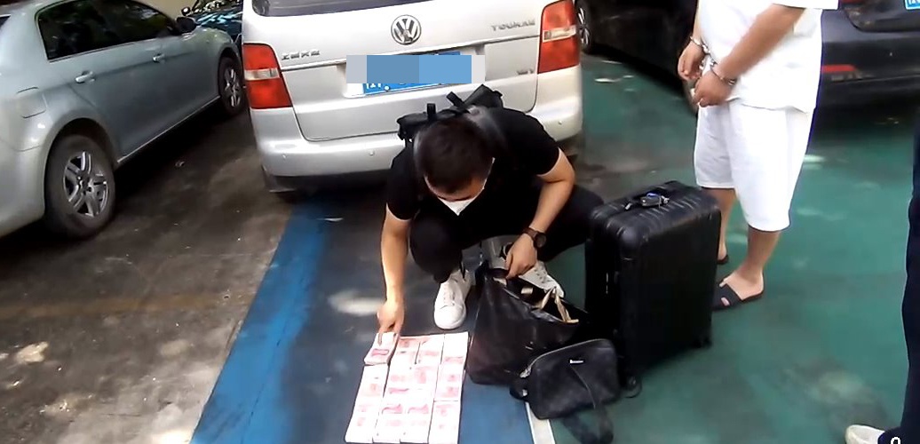 出入各直播间骗钱,涉案3亿余元!这个团伙被重庆警方端了 出入各直播间骗钱,涉案3亿余元!这个团伙被重庆警方端了