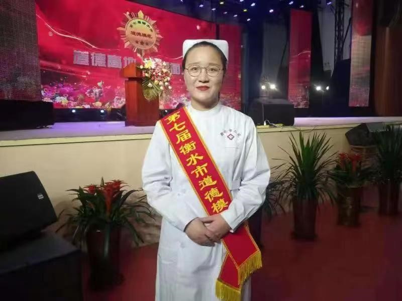 河北省职工道德先进个人、衡水市道德模范郜振蕊: 创办冀州区首家民间“工会爱心驿站”“雷锋驿站”(图1) 河北省职工道德先进个人、衡水市道德模范郜振蕊: 创办冀州区首家民间“工会爱心驿站”“雷锋驿站”(图1)