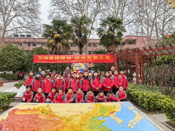 周至县哑柏镇关工委开展“弘扬雷锋精神 绽放青春之光”活动(图3) 周至县哑柏镇关工委开展“弘扬雷锋精神 绽放青春之光”活动(图3)