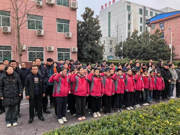 周至县哑柏镇关工委开展“弘扬雷锋精神 绽放青春之光”活动(图5) 周至县哑柏镇关工委开展“弘扬雷锋精神 绽放青春之光”活动(图5)